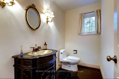 2401 Mississauga Rd, Mississauga, ON L5H 2L4