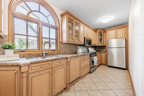 35 Joseph St, Toronto, ON M9N 2H9