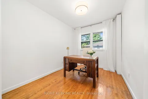 1807 Christopher Rd, Mississauga, ON L5J 2K7
