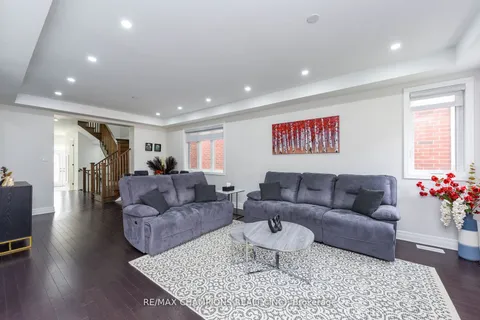 565 Kennedy Circ, Milton, ON L9E 1P9