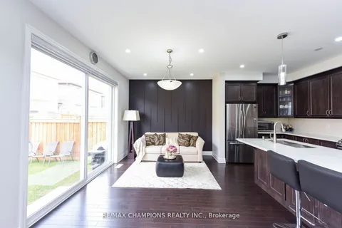 565 Kennedy Circ, Milton, ON L9E 1P9