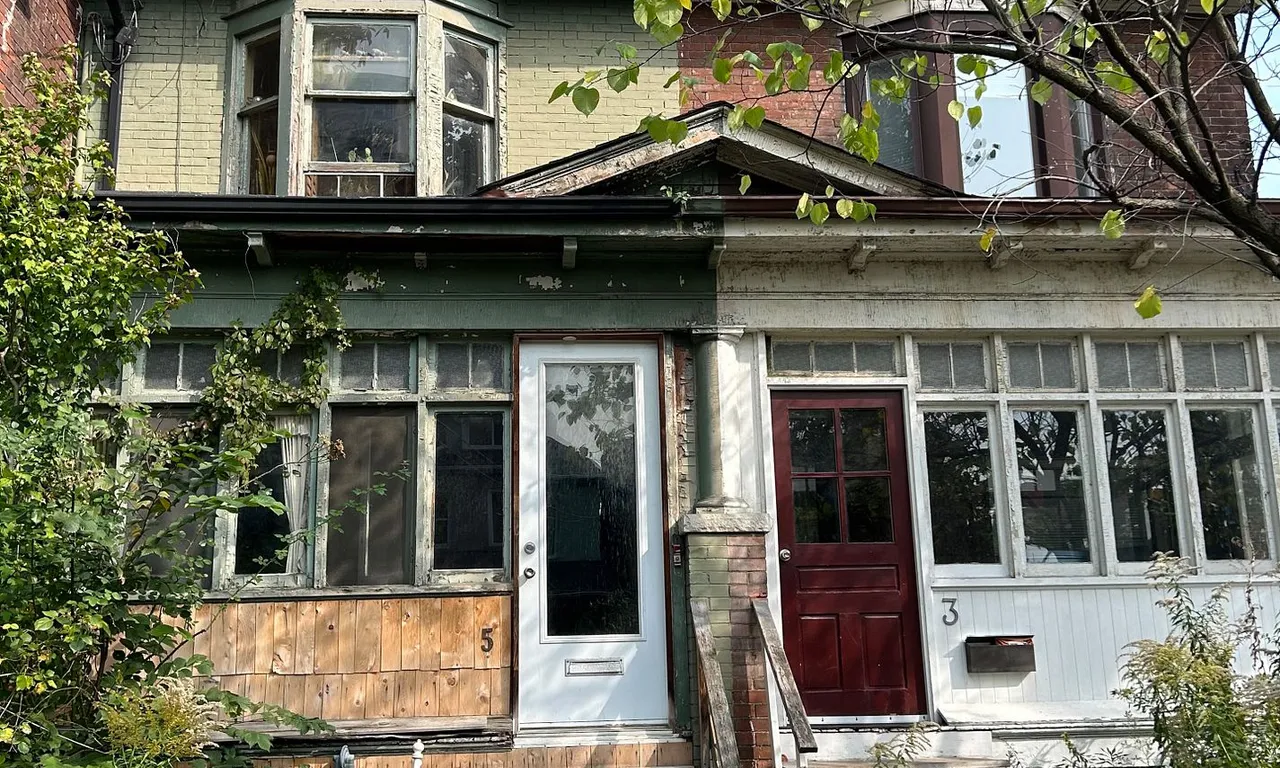 5 Callender St, Toronto, ON M6R 2H2