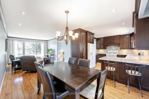 195 Elmwood Rd, Oakville, ON L6K 2A9
