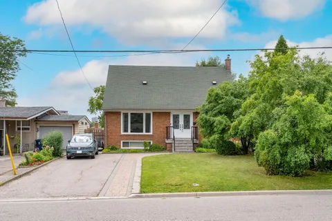 22 De Marco Blvd, Toronto, ON M6L 2W1