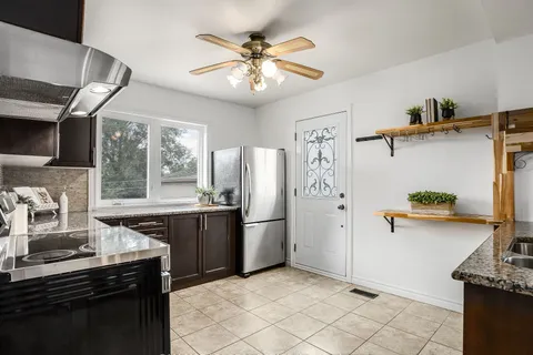 22 De Marco Blvd, Toronto, ON M6L 2W1