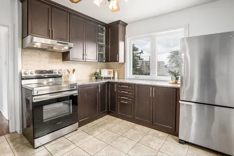 22 De Marco Blvd, Toronto, ON M6L 2W1