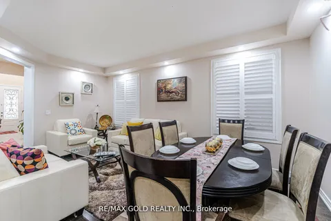 10 Lisson Cres, Brampton, ON L6X 5H8