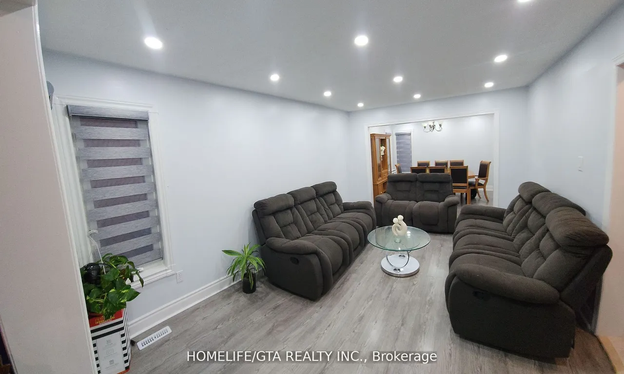 5 Buttercup Lane, Brampton, ON L6R 1M9