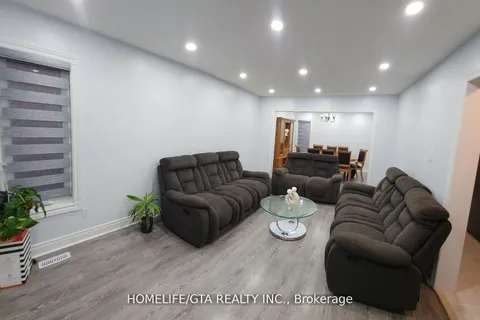 5 Buttercup Lane, Brampton, ON L6R 1M9