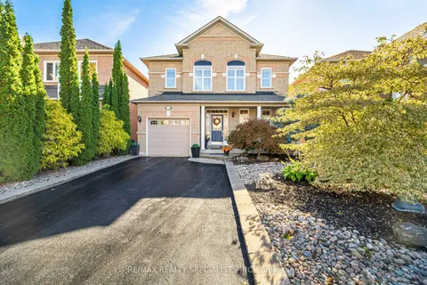 3604 Emery Dr, Mississauga, ON L5M 7G5