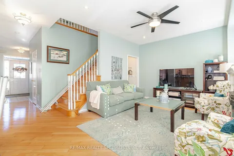 3604 Emery Dr, Mississauga, ON L5M 7G5