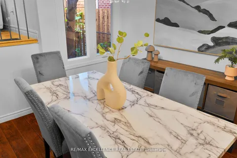 7 Lady Stewart Blvd, Brampton, ON L6S 3Y2