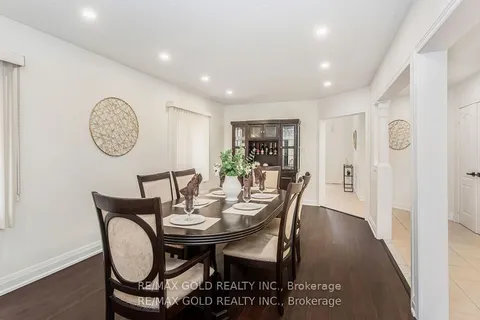 799 Envoy Dr, Mississauga, ON L5W 1H3