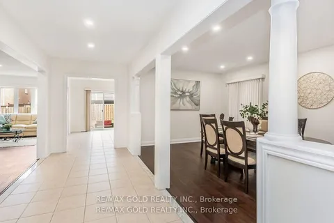 799 Envoy Dr, Mississauga, ON L5W 1H3