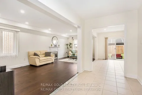799 Envoy Dr, Mississauga, ON L5W 1H3