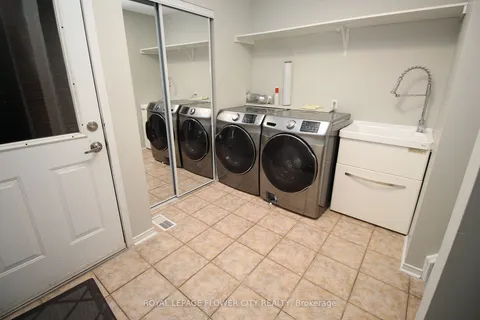 48 Fairhill Ave, Brampton, ON L7A 2E7