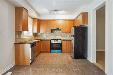 2443 Grand Oak Tr, Oakville, ON L6M 0J4
