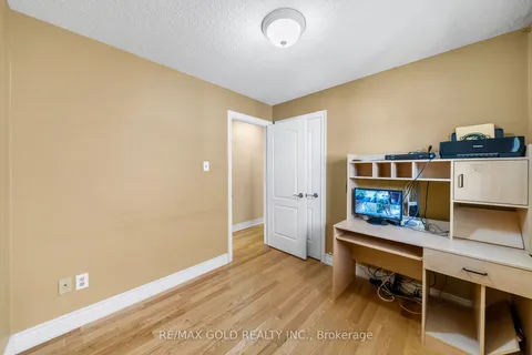 45 Bordeaux Crct, Toronto, ON M9V 4Y9