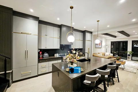 150 SHELDON Ave, Toronto, ON M8W 4L6