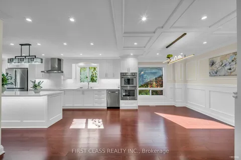 1694 Wembury Rd, Mississauga, ON L5J 4G3