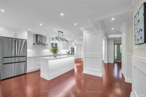 1694 Wembury Rd, Mississauga, ON L5J 4G3