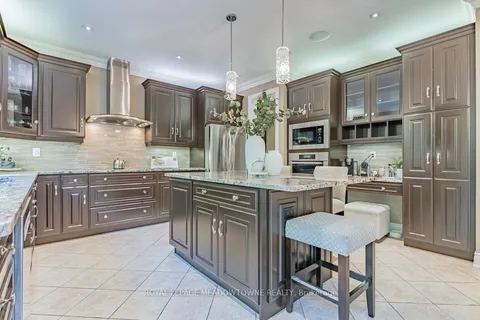 313 Peregrine Way, Milton, ON L9T 7N6