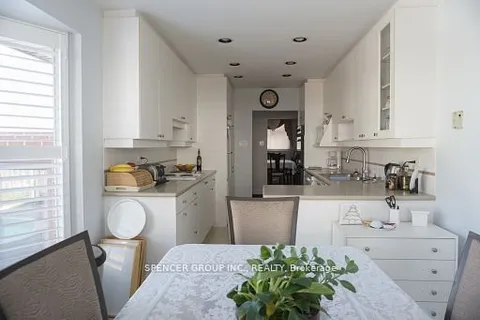 1856 Briarcrook Cres, Mississauga, ON L4X 1X4
