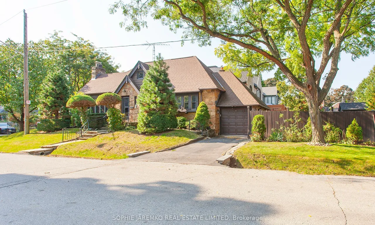 82 Cliveden Ave, Toronto, ON M8Z 3N1