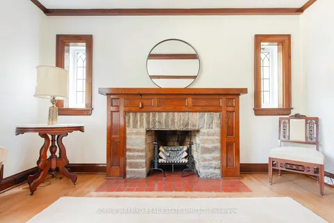 82 Cliveden Ave, Toronto, ON M8Z 3N1