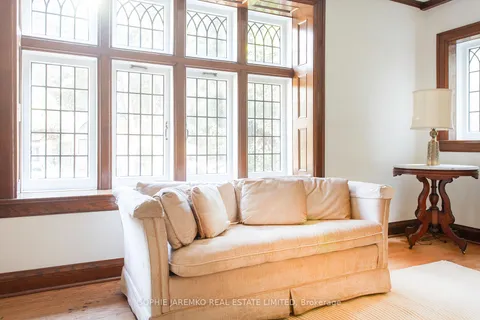 82 Cliveden Ave, Toronto, ON M8Z 3N1