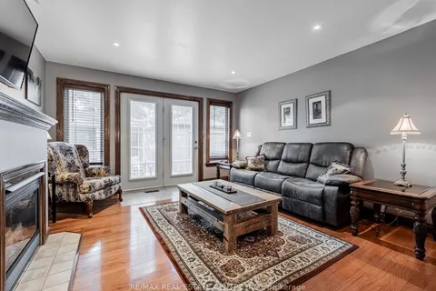 40 Grattan St, Toronto, ON M9N 3J5