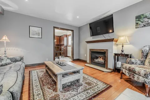 40 Grattan St, Toronto, ON M9N 3J5