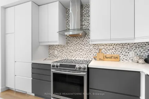 3047 Cascade Common, Oakville, ON L6H 0R8