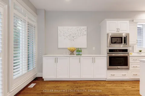 242 Belvenia Rd, Burlington, ON L7L 2G4