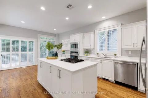 242 Belvenia Rd, Burlington, ON L7L 2G4