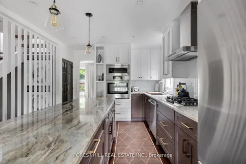 2567 Lake Shore Blvd, Toronto, ON M8V 1E5