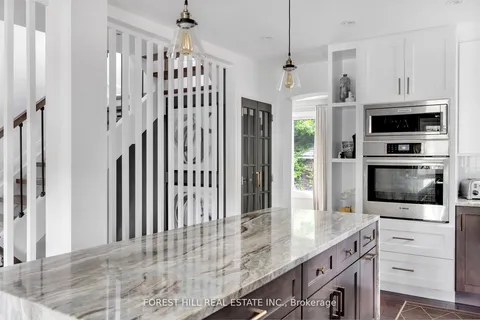 2567 Lake Shore Blvd, Toronto, ON M8V 1E5