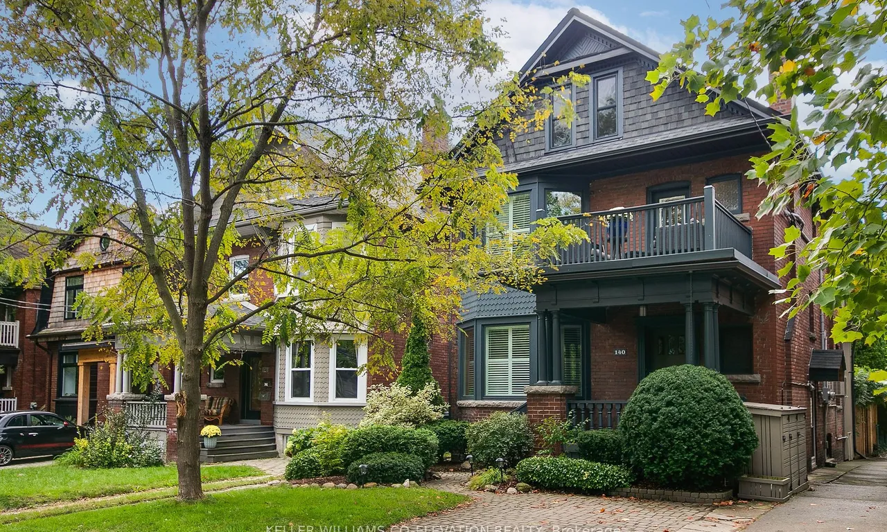 140 Medland St, Toronto, ON M6P 2N5