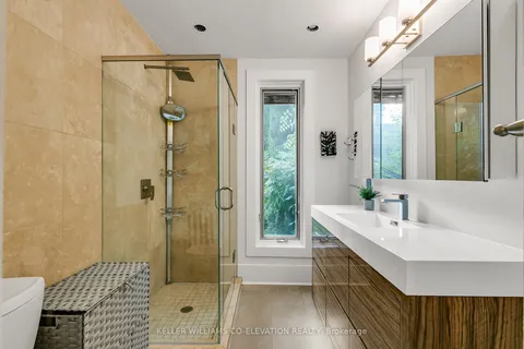 140 Medland St, Toronto, ON M6P 2N5