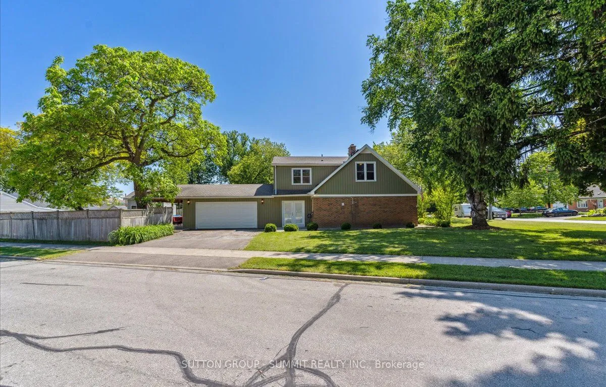 2076 Churchill Ave, Burlington, ON L7R 3T7