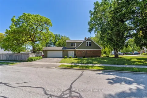 2076 Churchill Ave, Burlington, ON L7R 3T7