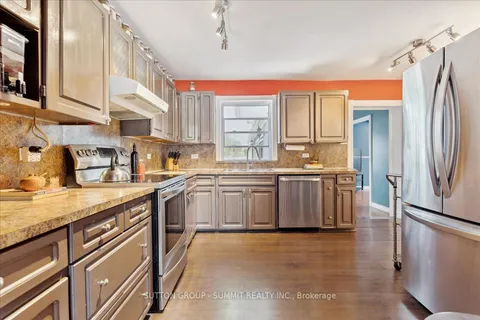 2076 Churchill Ave, Burlington, ON L7R 3T7