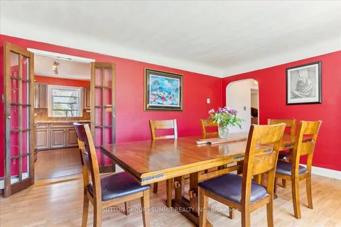 2076 Churchill Ave, Burlington, ON L7R 3T7