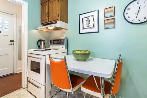 55 Twelfth St, Toronto, ON M8V 3G8