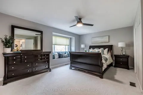5116 Oakley Dr, Burlington, ON L7L 6N1