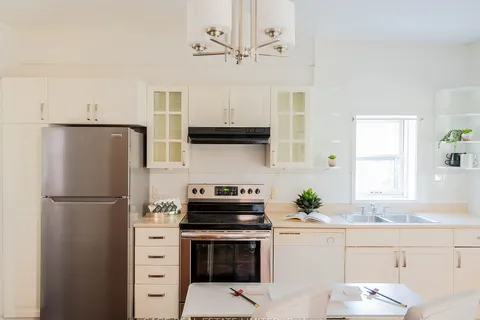 73 Ashburnham Rd, Toronto, ON M6H 2K6