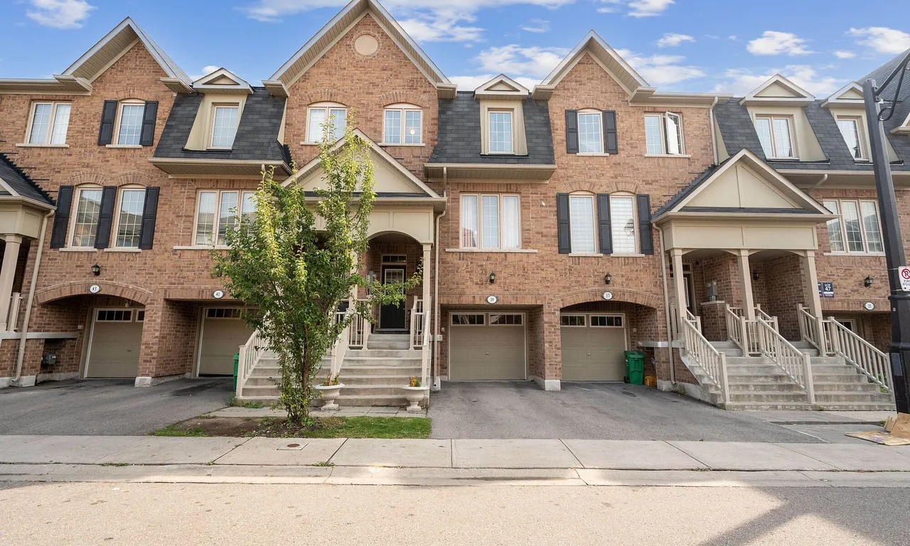 39 Sea Drifter Cres, Brampton, ON L6P 4B2