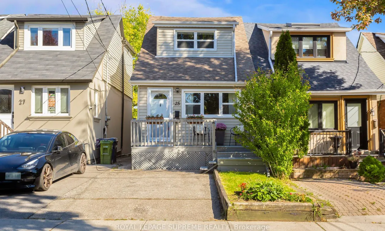 25 Norval St, Toronto, ON M6N 3Z1