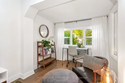 25 Norval St, Toronto, ON M6N 3Z1