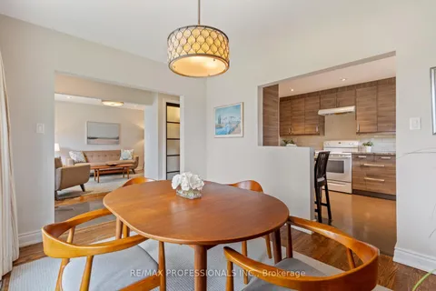 19 Tapley Dr, Toronto, ON M9R 3P2